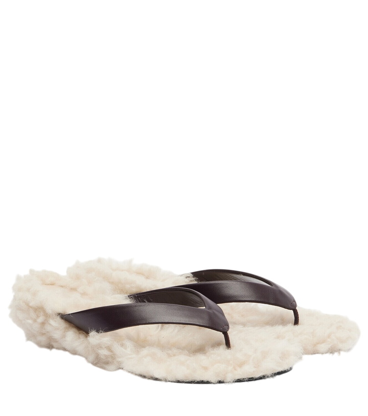 Photo: Le Monde Béryl Shearling-trimmed leather thong sandals