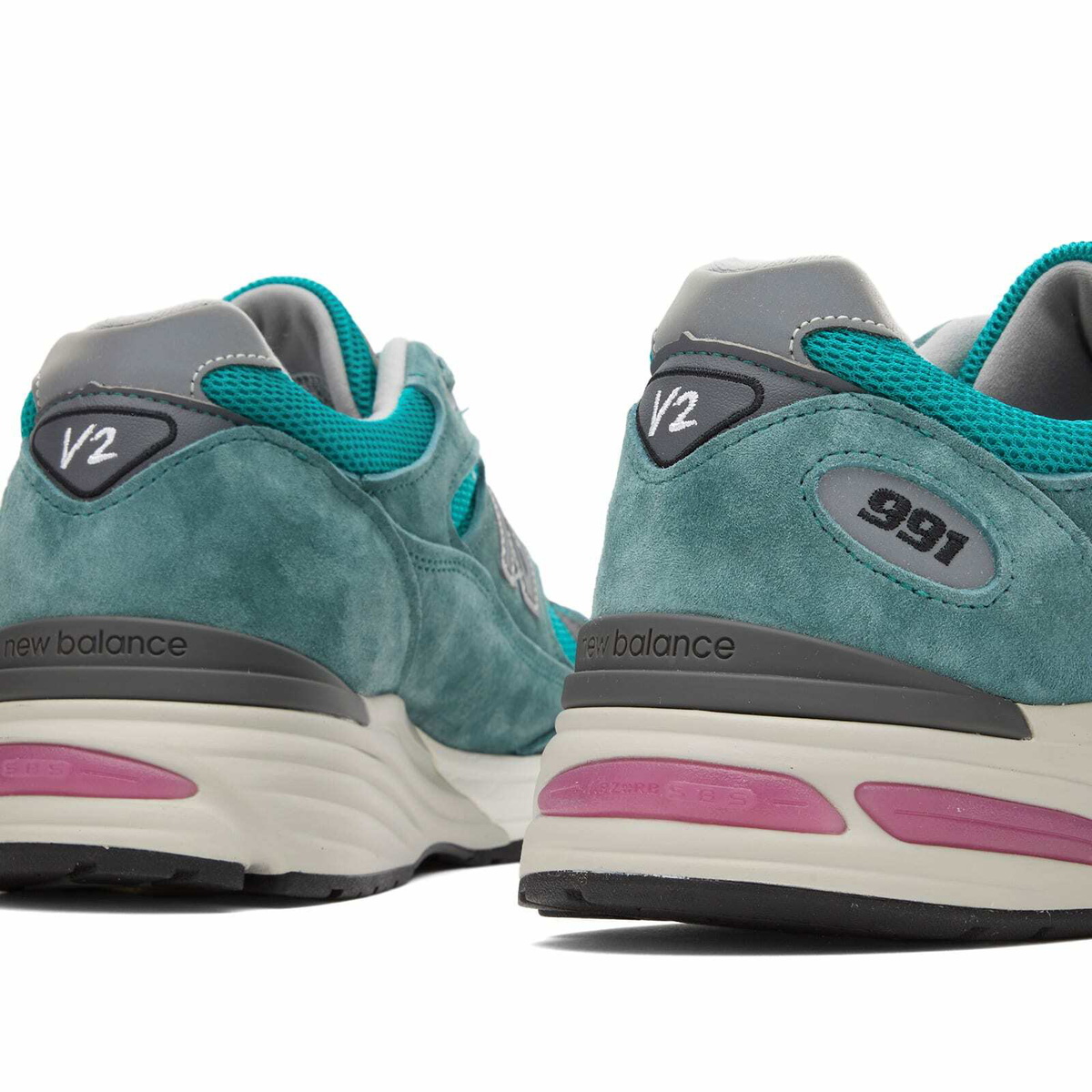 New Balance 991v2 Sneaker in Porcelain Green/Trooper/Silver