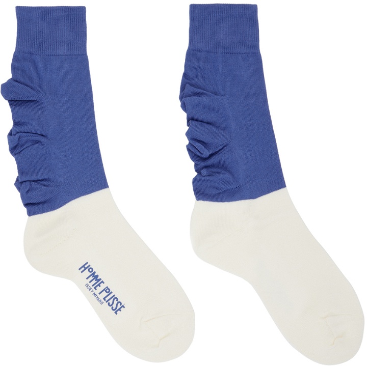 Photo: HOMME PLISSÉ ISSEY MIYAKE Off-White & Blue Flower Socks