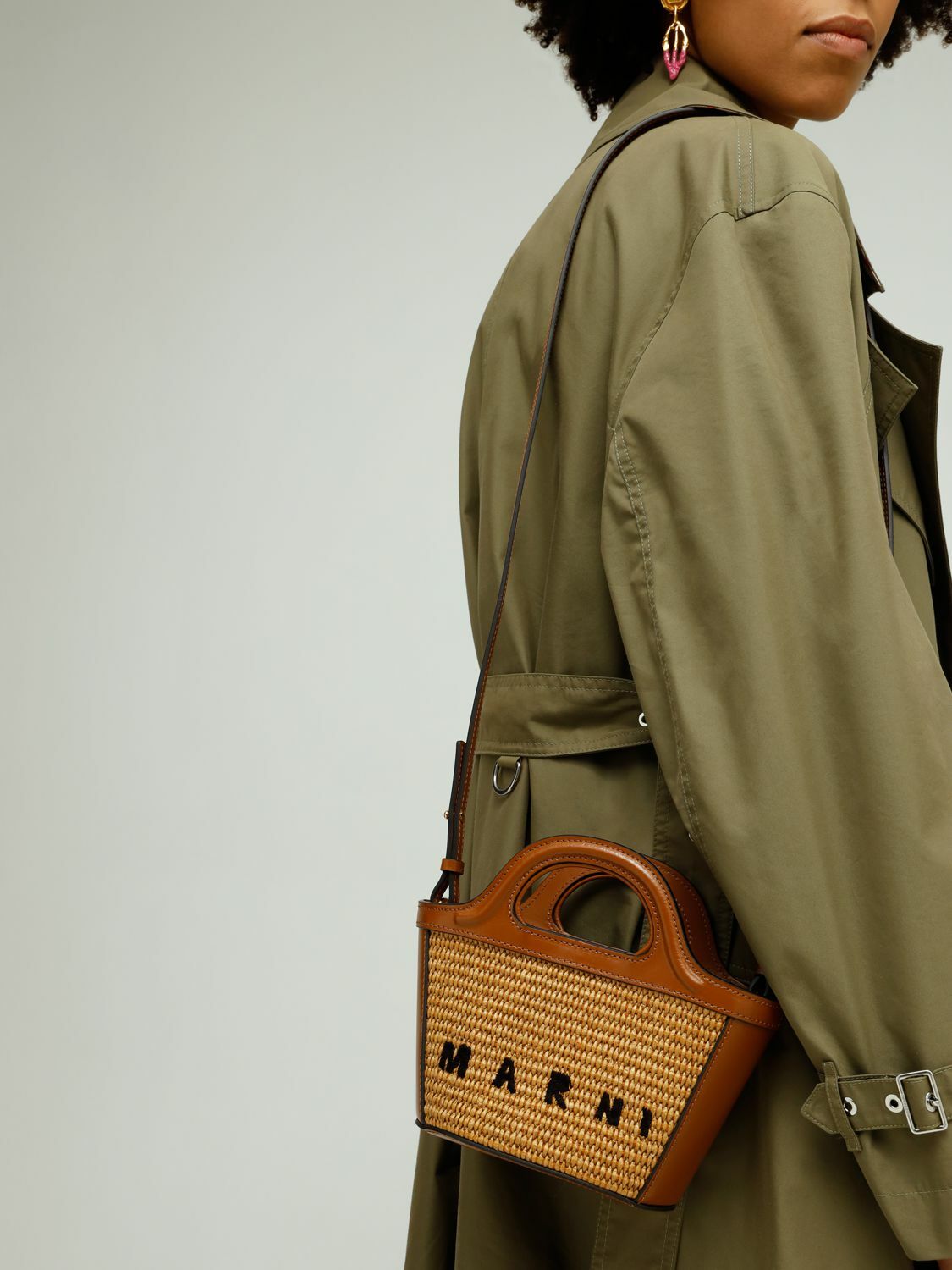 トートバッグ MARNI TROPICALIA SUMMER SMALL\tBMMP0068Q0\tP3860\t00N99\tBLACK Tropicalia Small Bag in black leather and raffia-effect