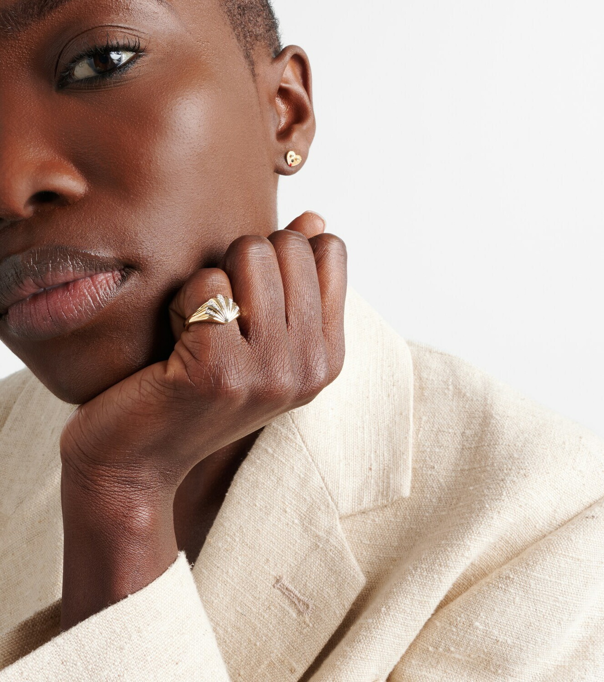 Yvonne Léon Baby Chevalière 9kt ring with diamonds
