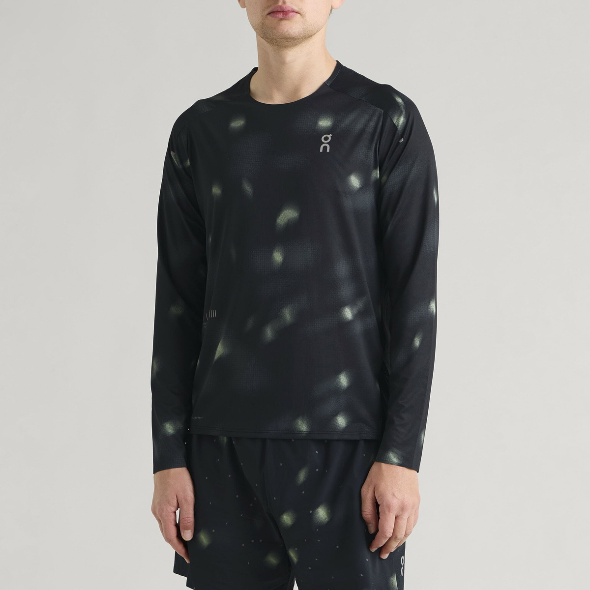 ON Men's Performance Lg-T Lumos in Black