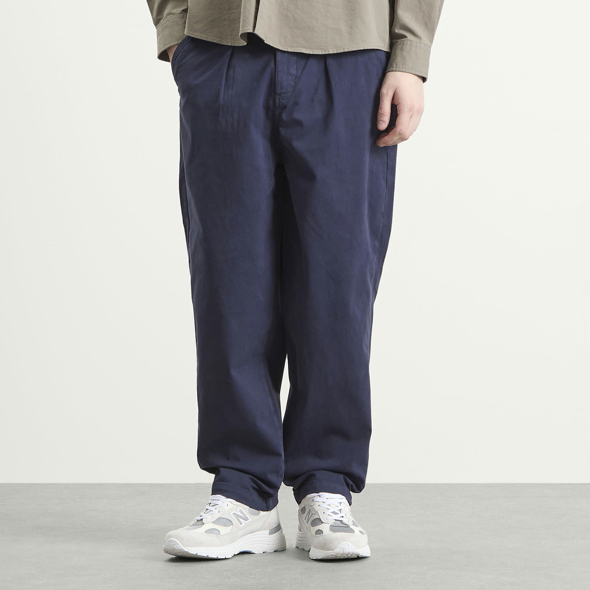 Armor-Lux Men's Pleated Trouser in Marine Deep