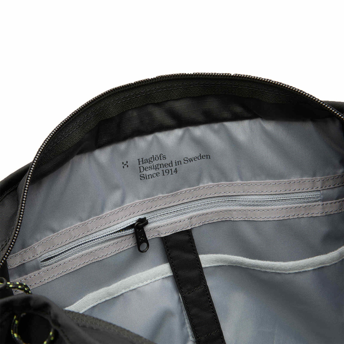 Haglöfs Men's Tight Tote Bag 25L in True Black/Magnetite 