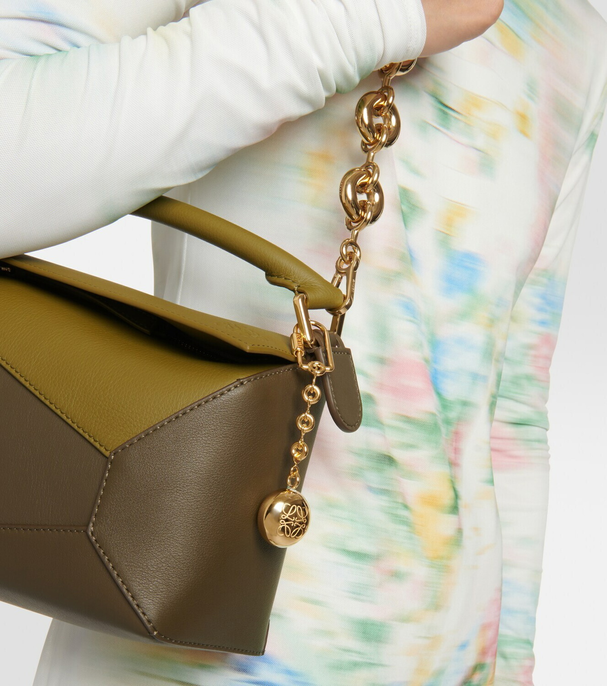 Loewe Anagram Pebble keyring Loewe