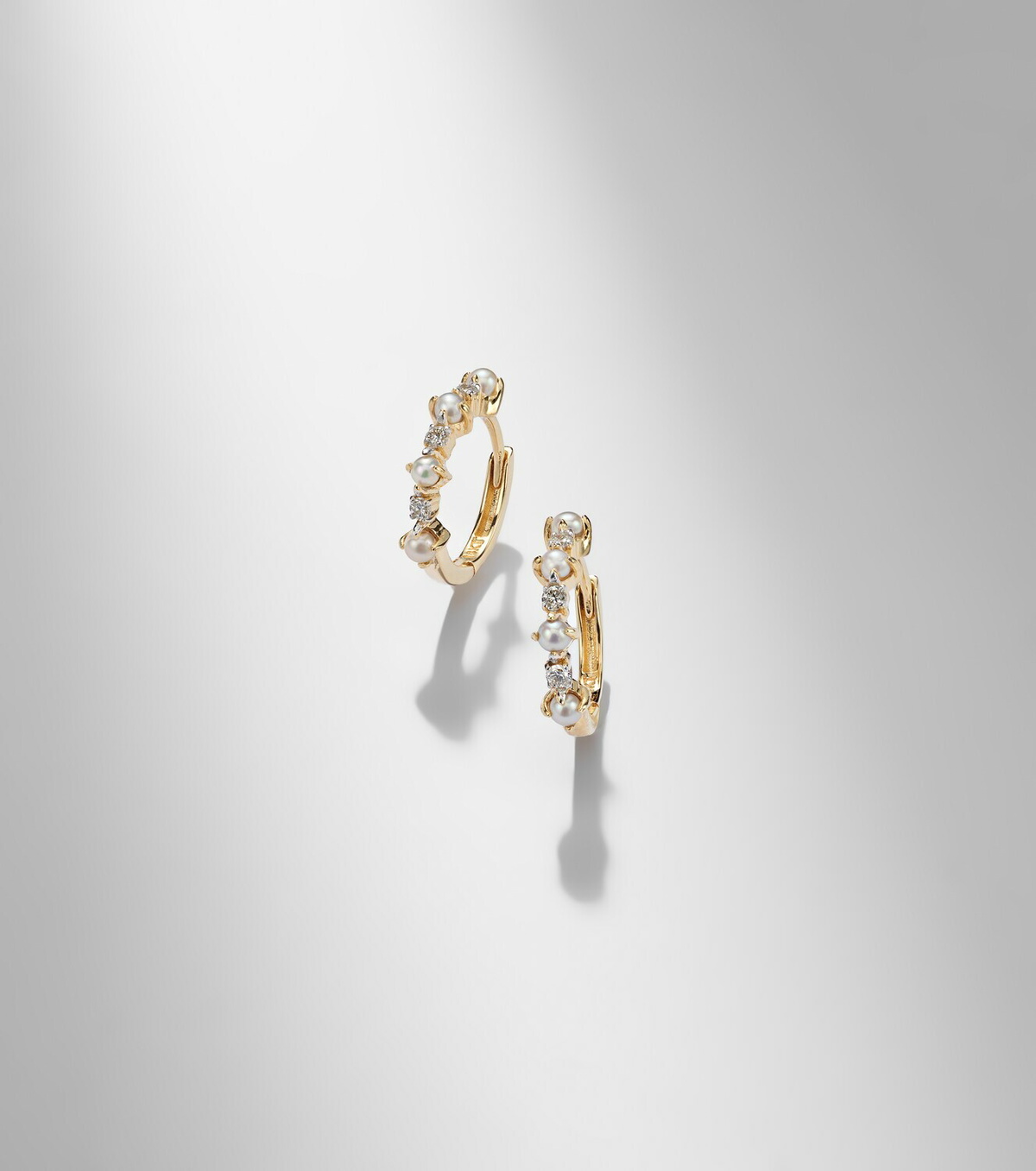 Mateo 14kt gold (585/1000) earrings with diamonds and pearls