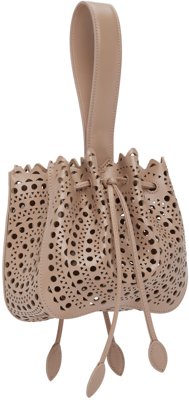 【ALAIA】 Rose pearl-embellished leather bucket bag バッグ Alaïa | Rose Marie pink bracelet bag | Savannahs