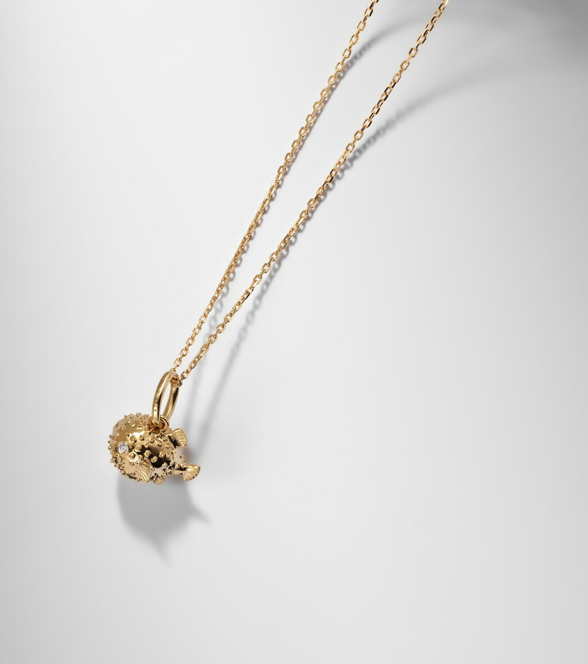 Stone and Strand Puffer Fish 14kt gold (585/1000) pendant necklace with diamonds