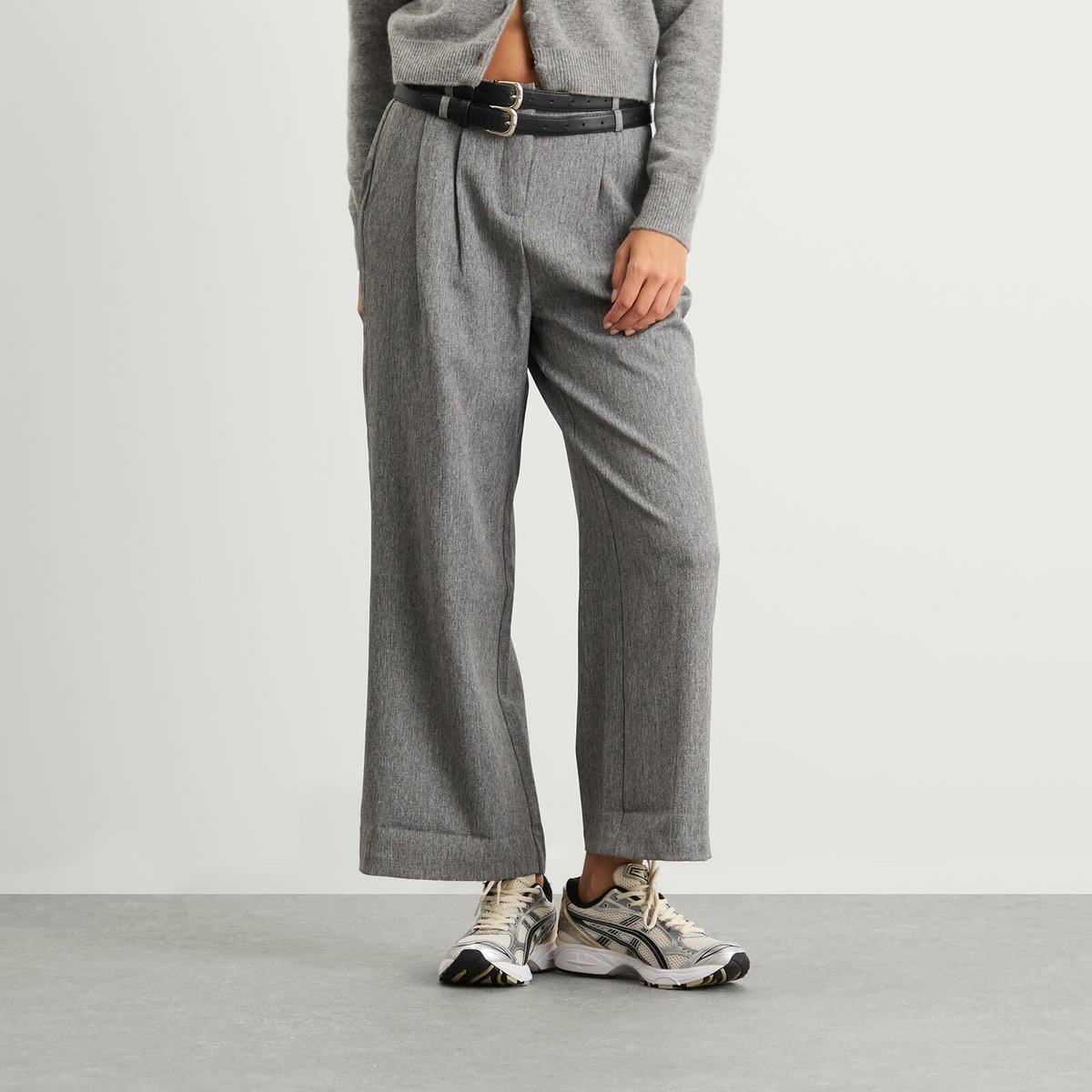 4th & Reckless Women's Mira Trousers in Dark Grey