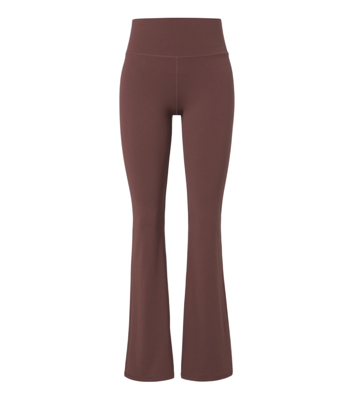 Photo: Varley Always flared leggings