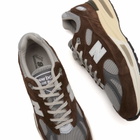 New Balance 991v2 Sneaker in Brown