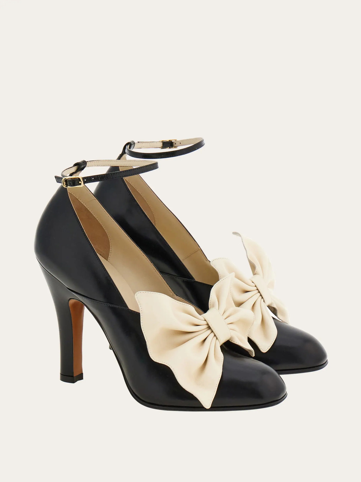 Ferragamo Womens Bella (1928) in Black