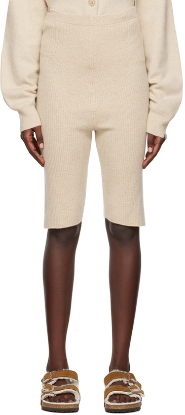 Photo: extreme cashmere Beige n°247 Shorts