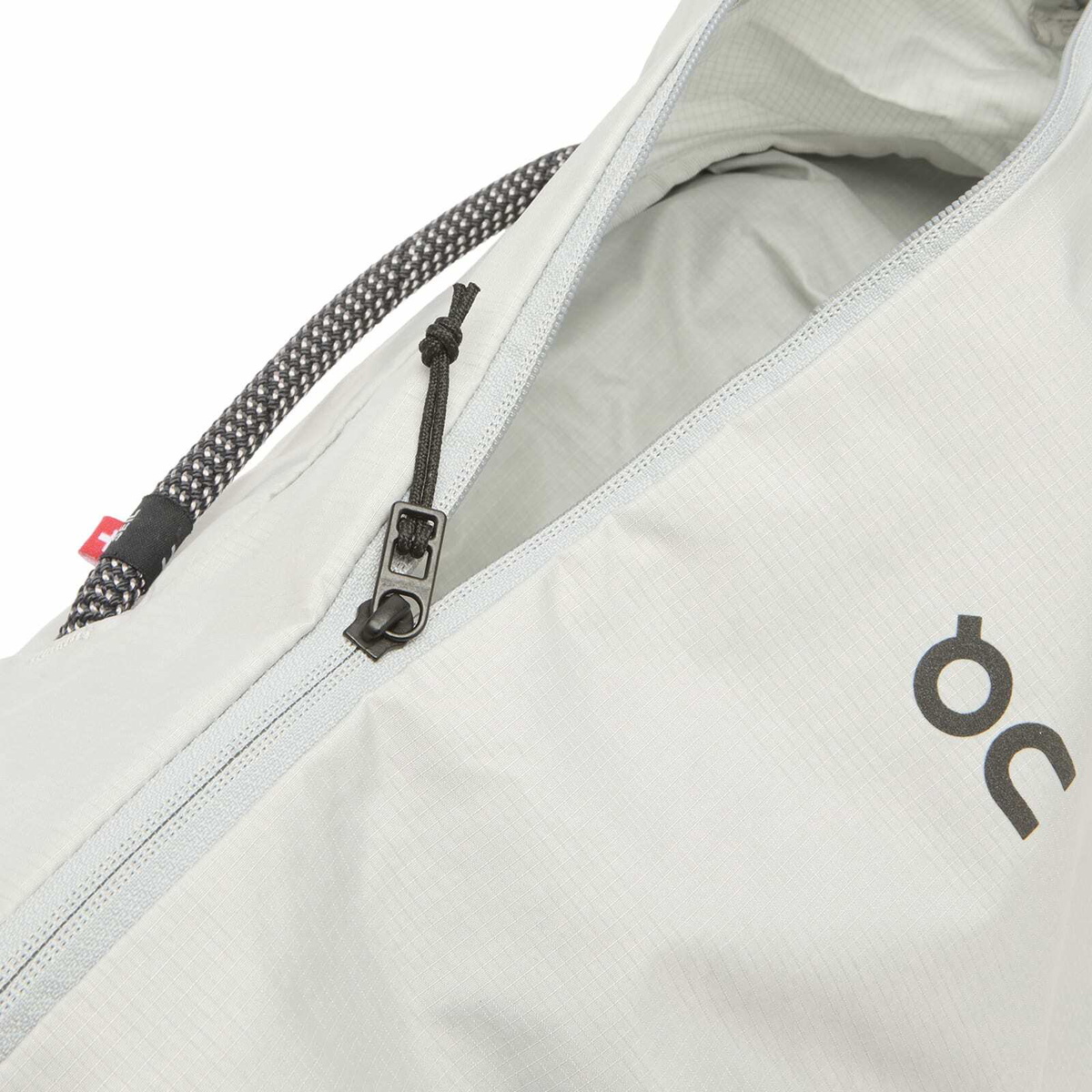 ON Sling Pack 9L in Glacier/Black 
