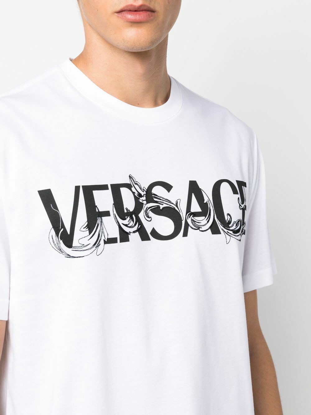 【送料&関税込】Versace Logo Cotton T-shirt VERSACE - Logo Cotton T-shirt Versace