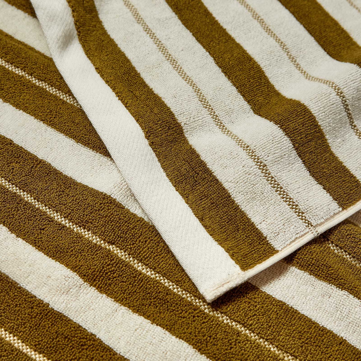 Baina Echo Bath Mat in Caper/Chalk
