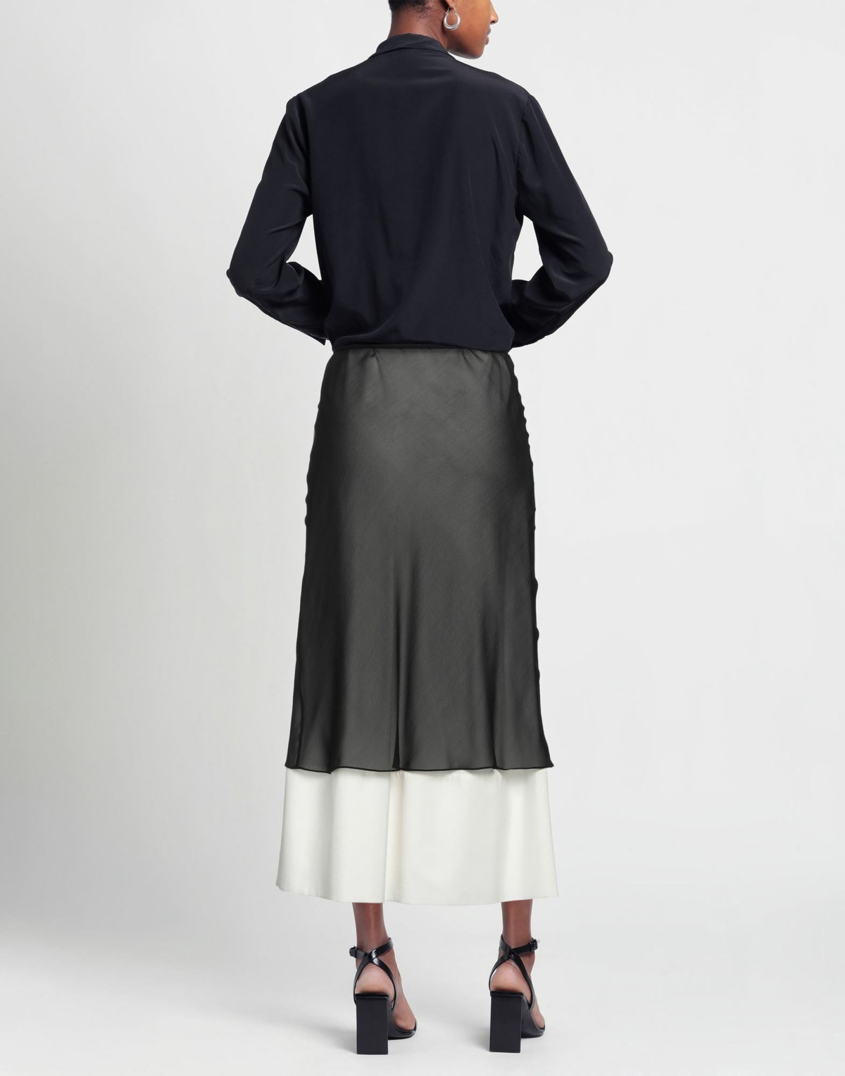 Quira Womens Maxi skirt in Black