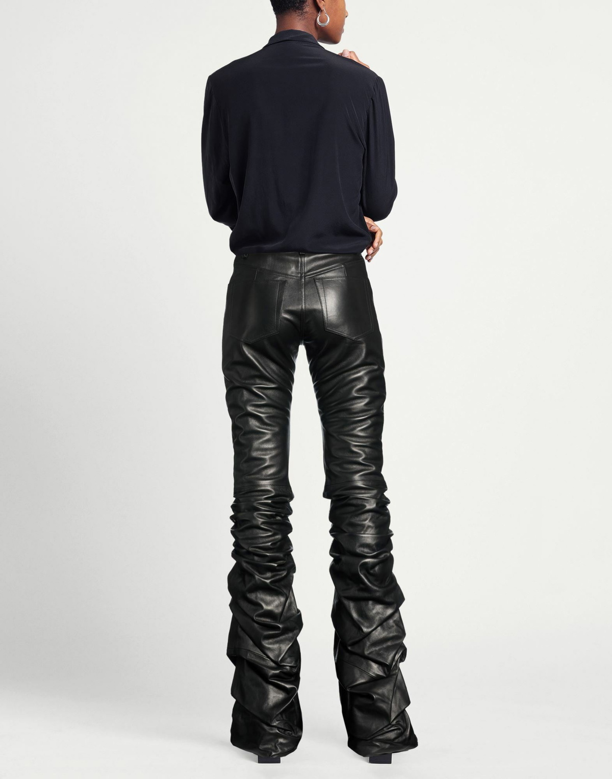 The Mannei Womens Pants in Black