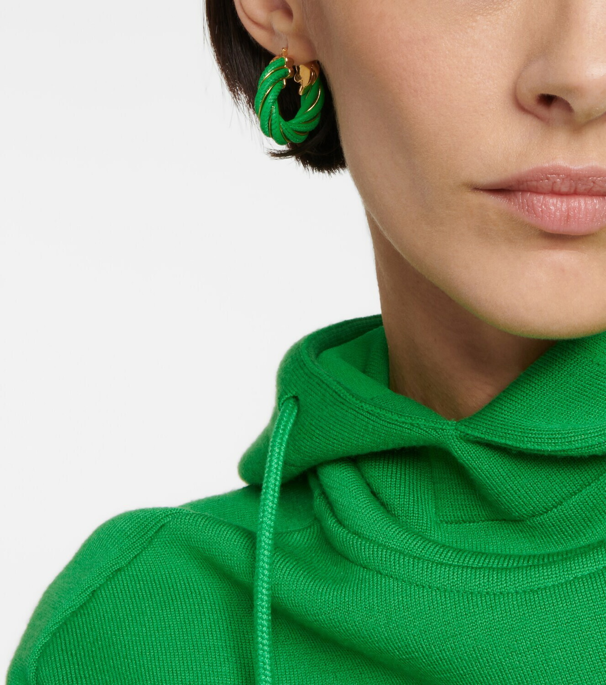 ピアス BOTTEGA VENETA GREEN HOOP EARRINGS Bottega Veneta - Twist leather-trimmed hoop earrings Bottega