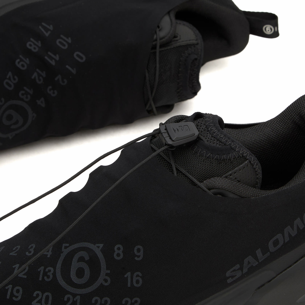 MM6 Maison Margiela Women's x Salomon Sneaker in Black/Asphalt