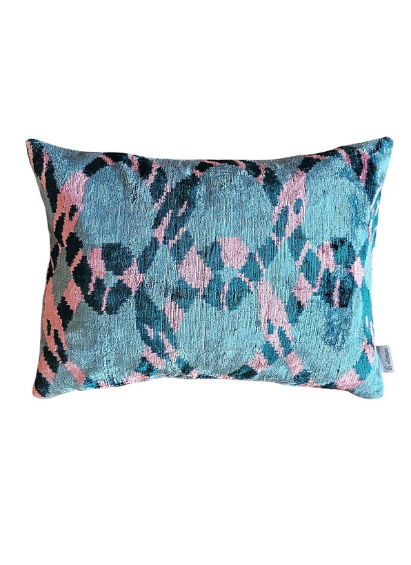 Photo: Les-Ottomans Velvet Cushion