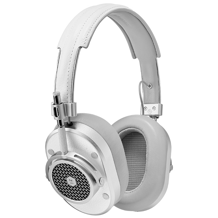 Photo: Master & Dynamic MH40 Over-Ear Headphones