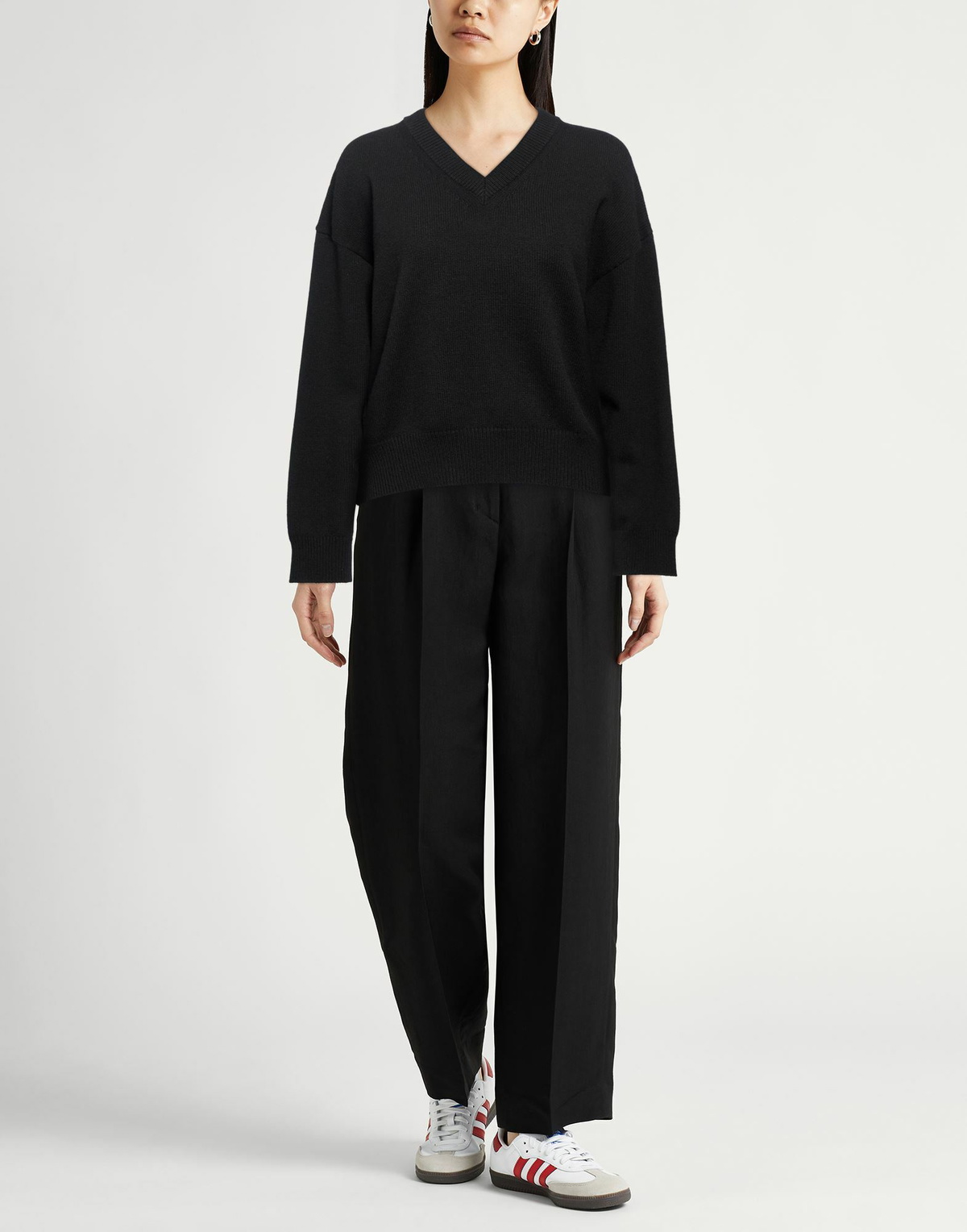 Armarium Womens Sweater in Black