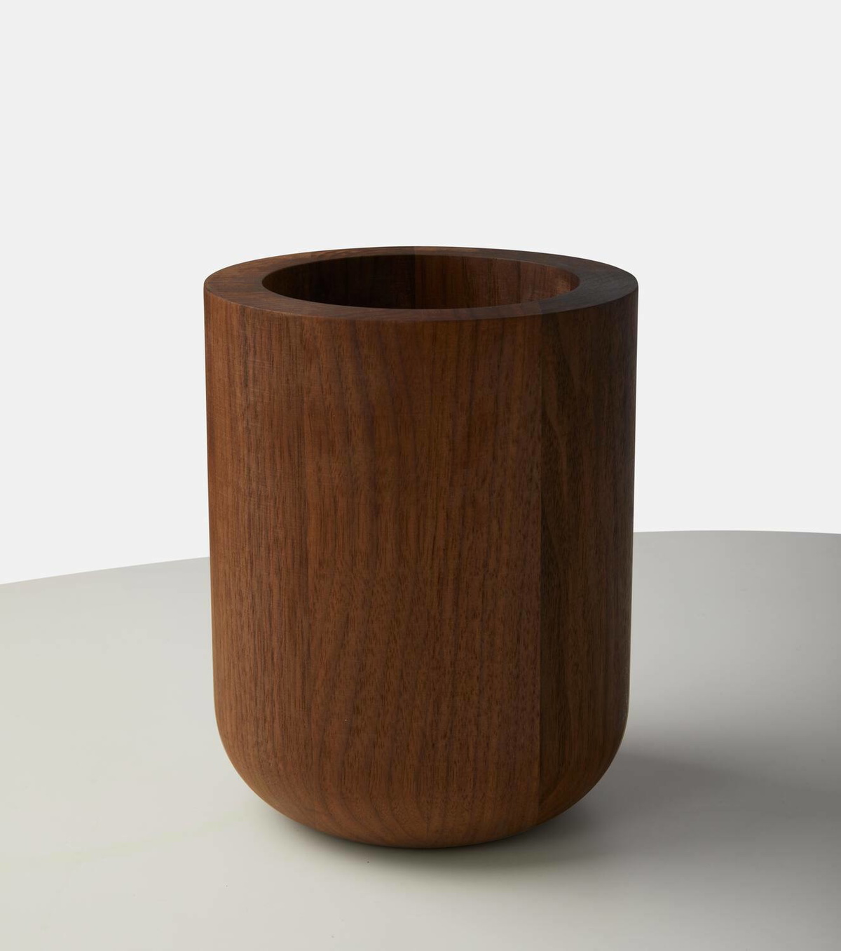 Michaël Verheyden Busk walnut vase