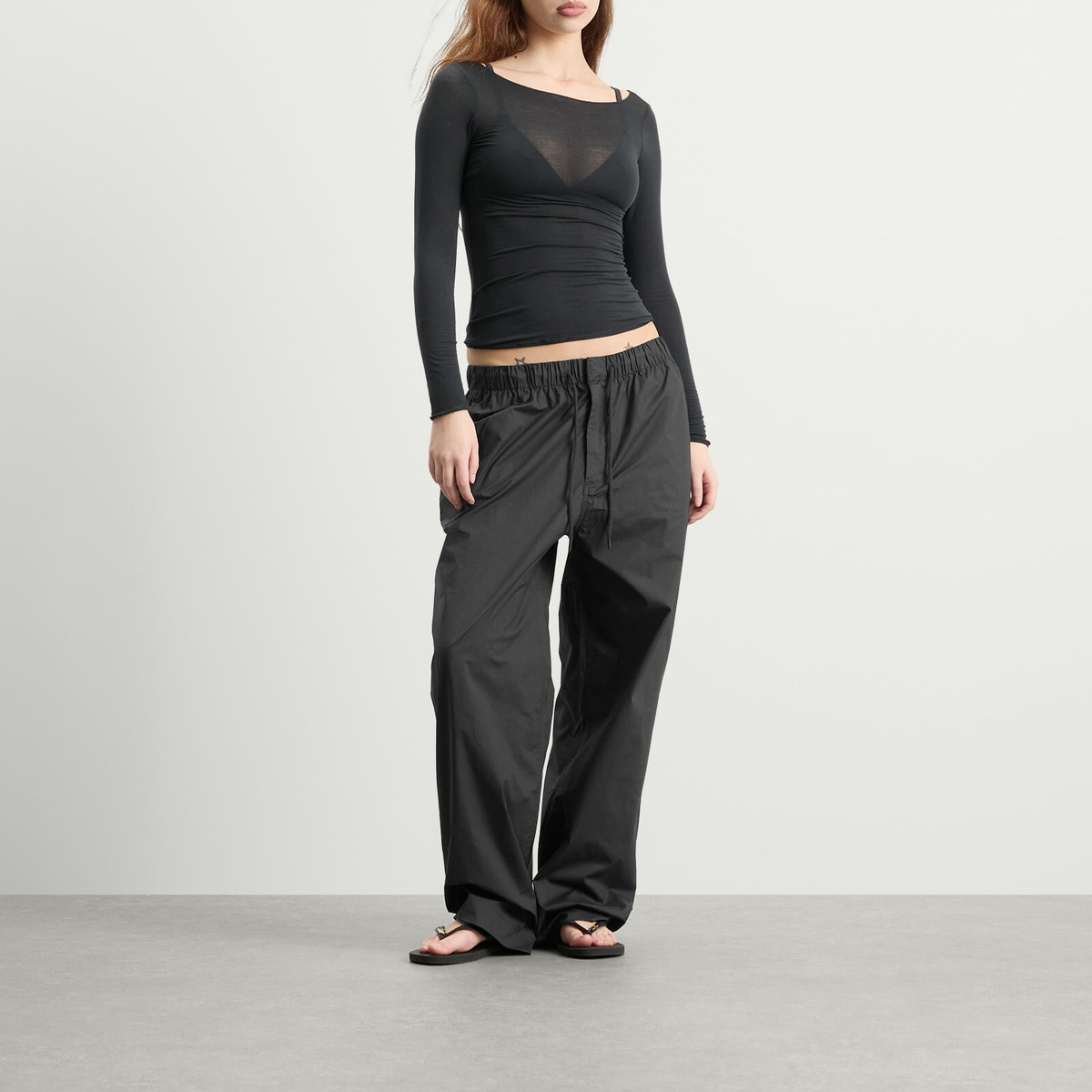 SKIMS Women's Sateen Oversized Cargo Pants in Onyx