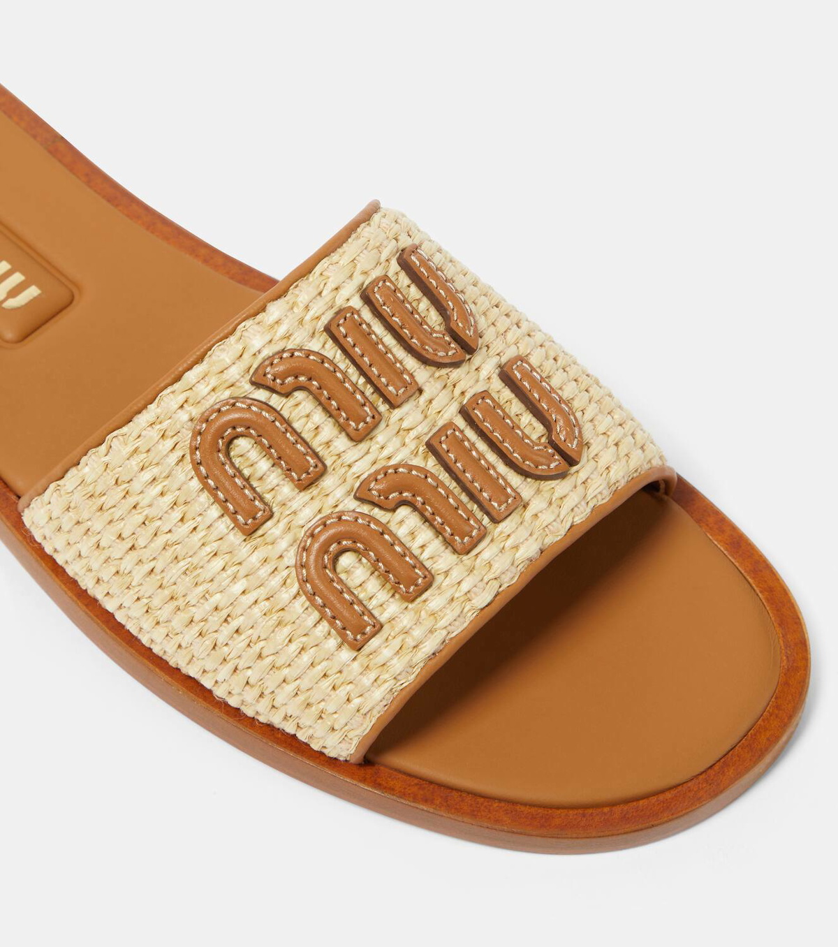 【miumiu】Logo Slide Slippers ★送料関税込★追跡可能★ Miu Miu Logo raffia slides Miu Miu