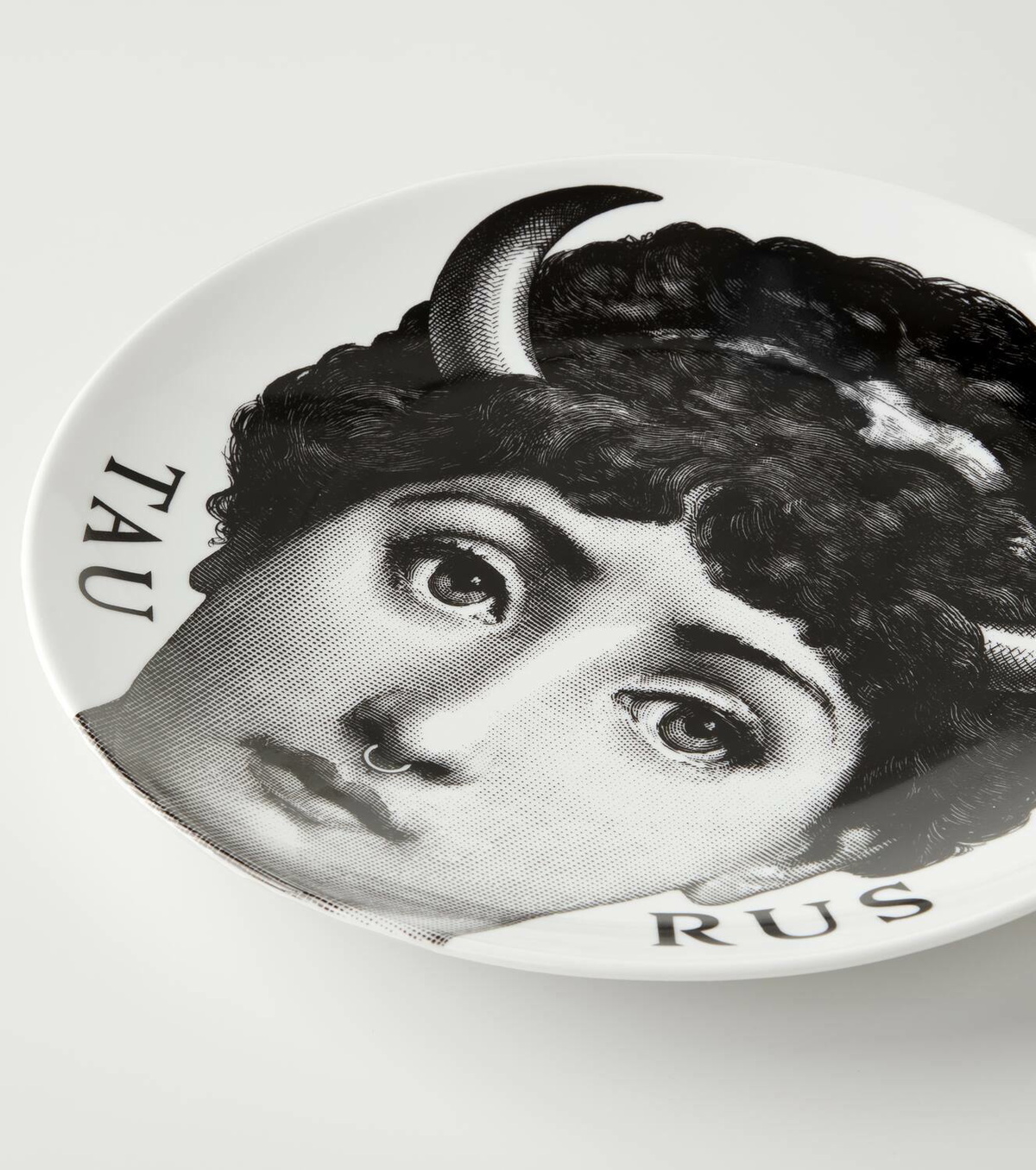 Fornasetti Tema e Variazioni N.349 Taurus wall plate