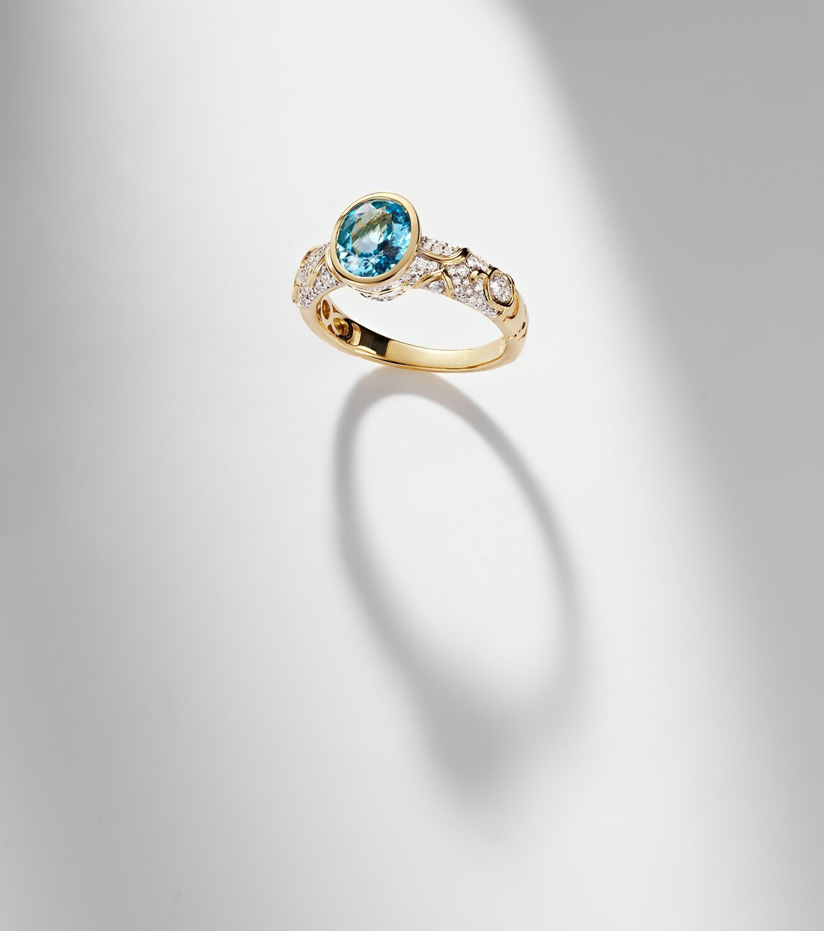 Marina B Ondine 18kt gold ring with topaz and diamonds