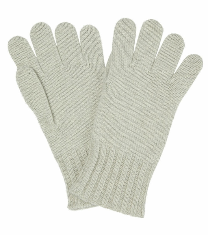 Photo: Loro Piana - Cashmere and silk gloves