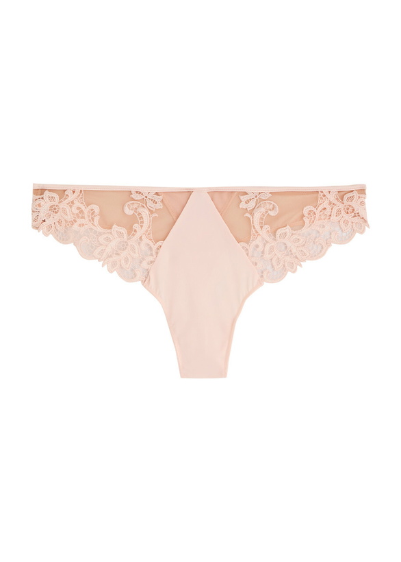 Photo: Simone PÉRÈLE Saga Guipure Lace Thong Light Pink
