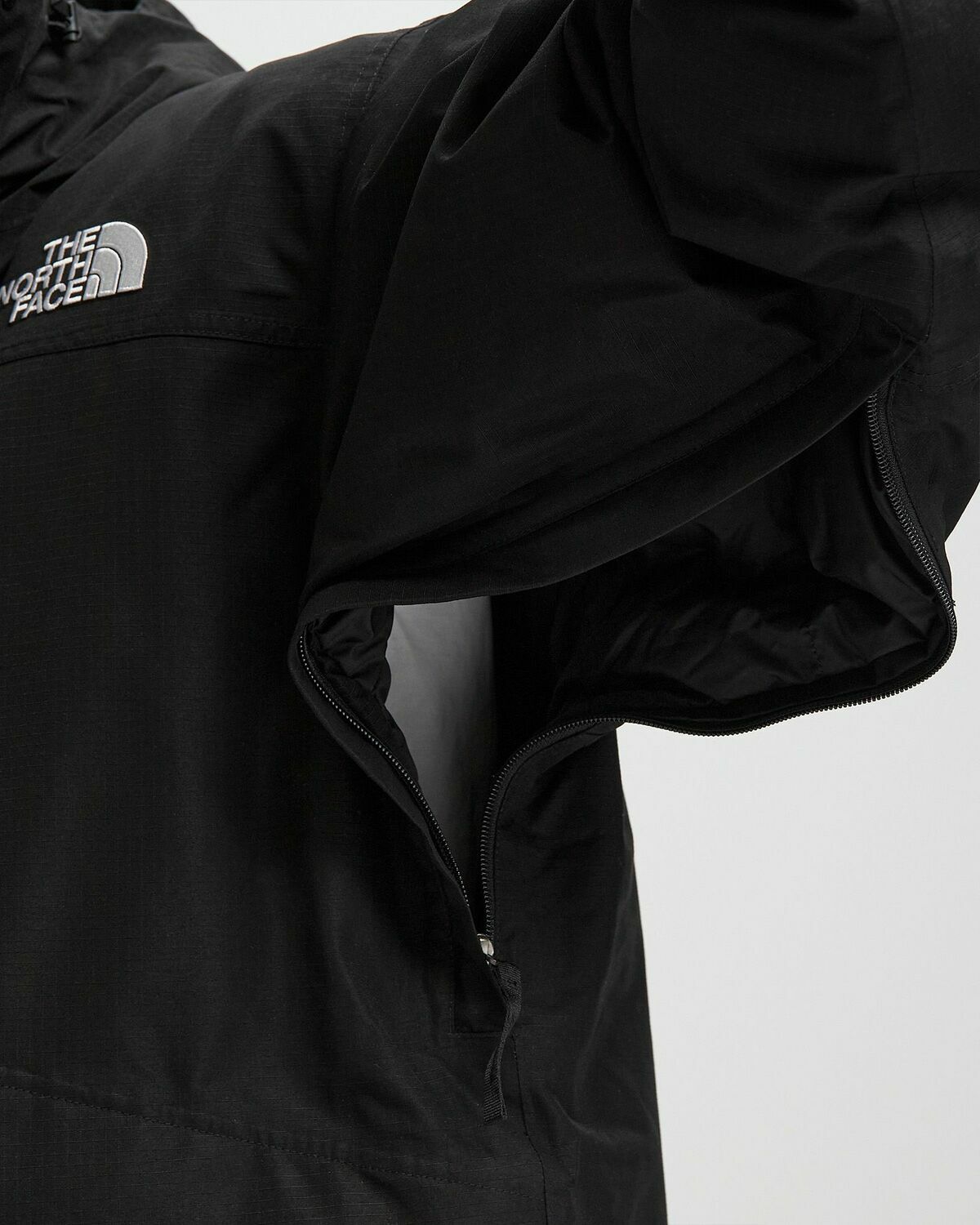 The North Face MOUNTAIN DOWN JACKET Black Mens Down & Puffer Jacket