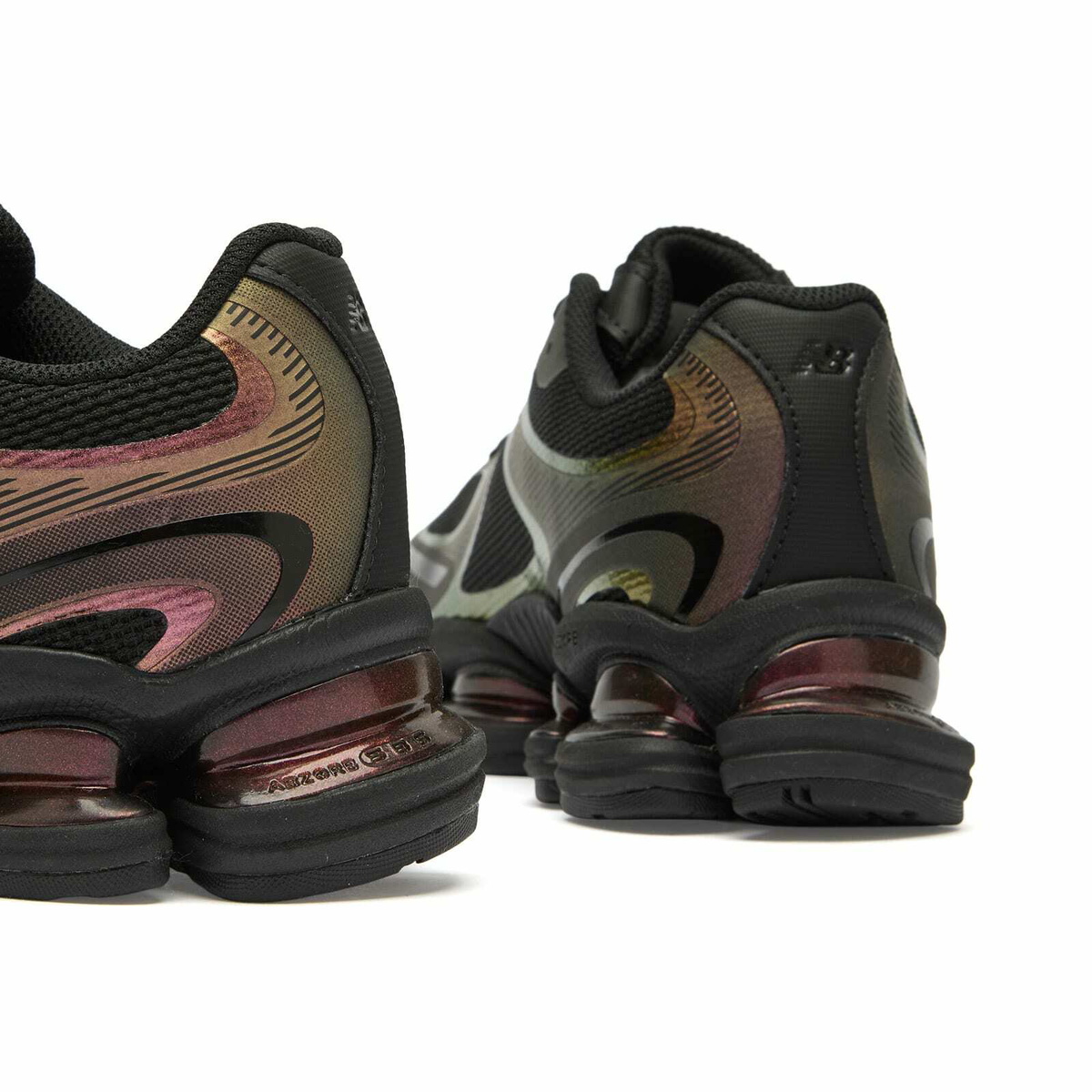 New Balance 2000 Sneaker in Iridescent/Black