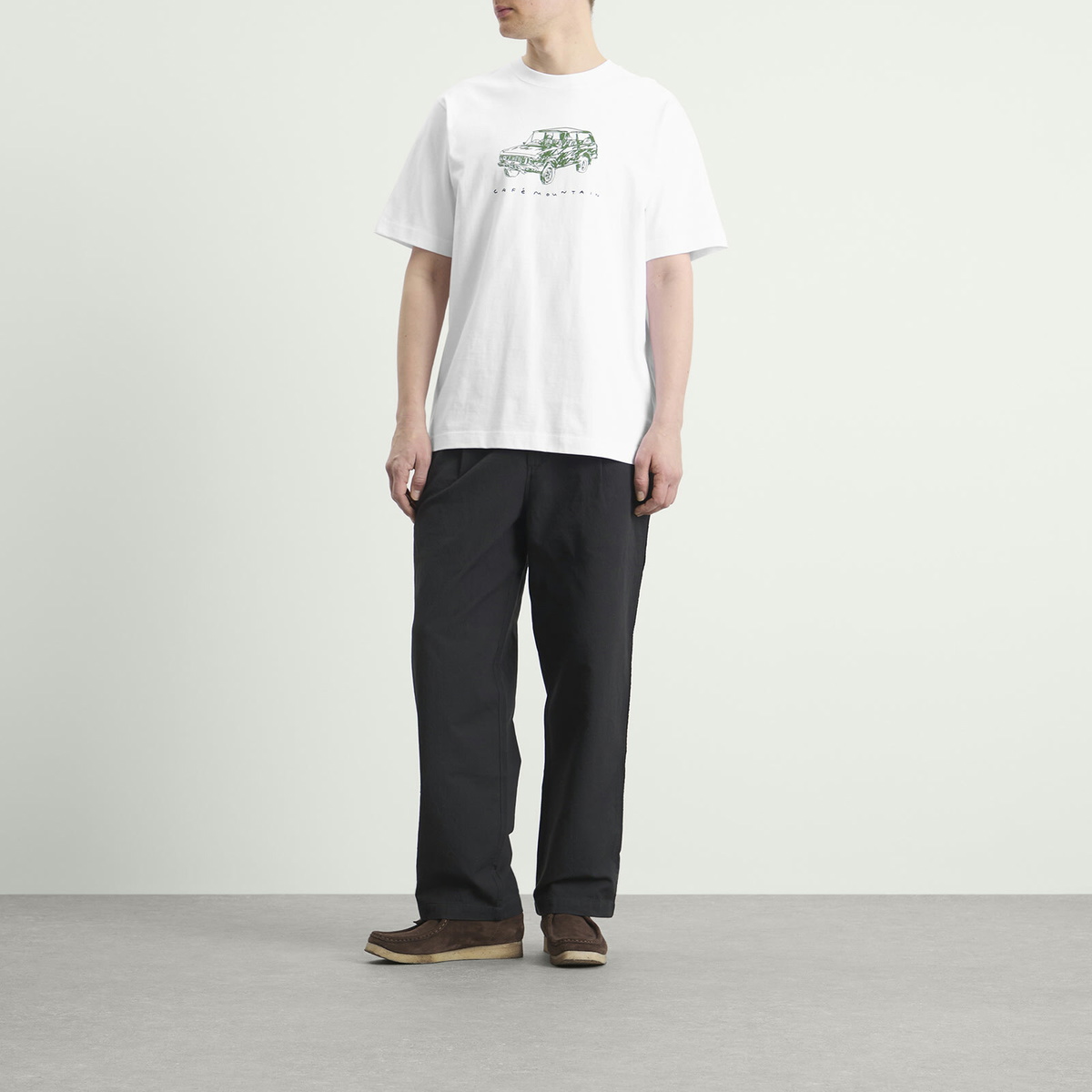 Café Mountain Men's Scrrible Rangey T-Shirt in Natural/Ivy Green