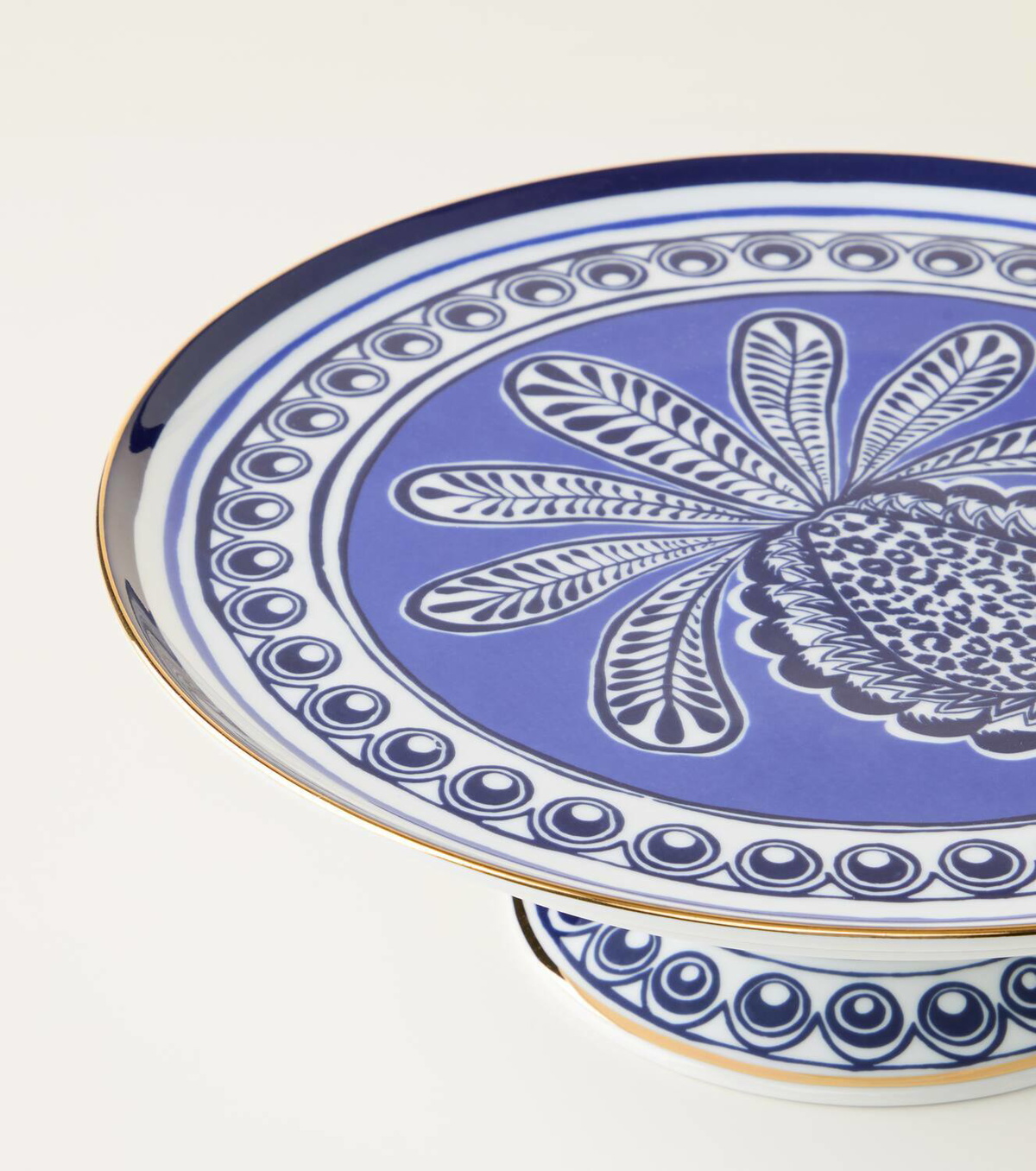 La DoubleJ Big Pineapple porcelain cake stand