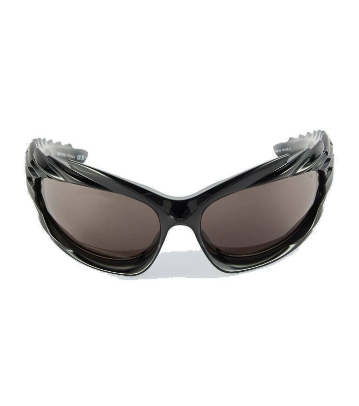 Photo: Balenciaga Extreme Logo-Decal sunglasses
