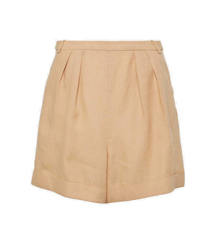 Photo: Loro Piana Pleated linen shorts