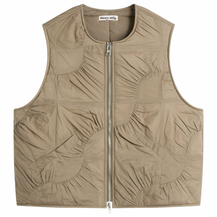 Photo: Story mfg. Women's Pluto Zip Up Padded Vest in Khaki