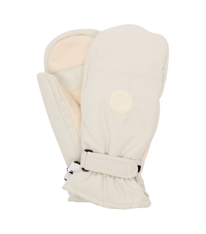 Photo: Yves Salomon Leather-trimmed ski gloves