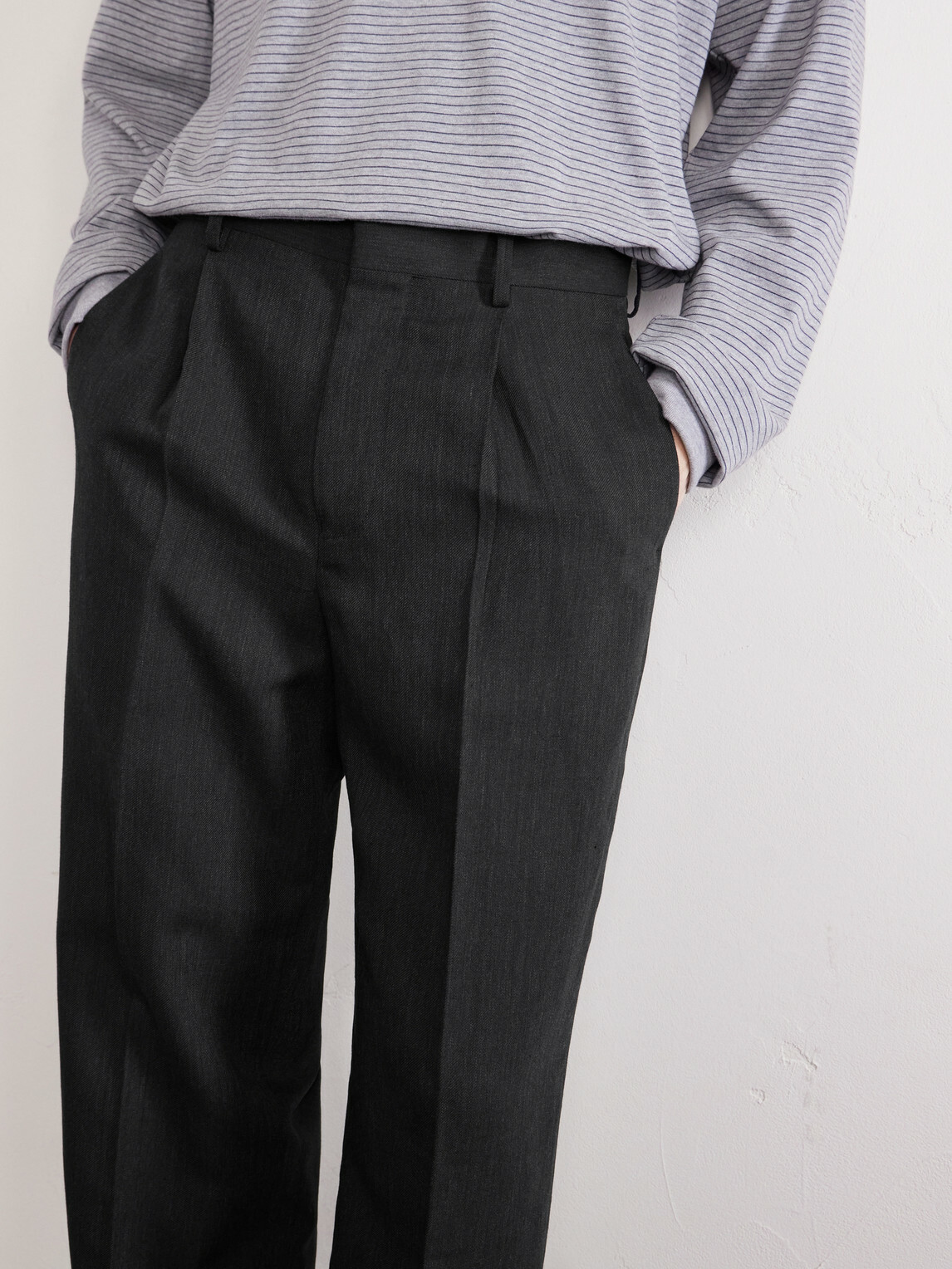 ATON - Straight-Leg Pleated Linen and Wool-Blend Suit Trousers - Black