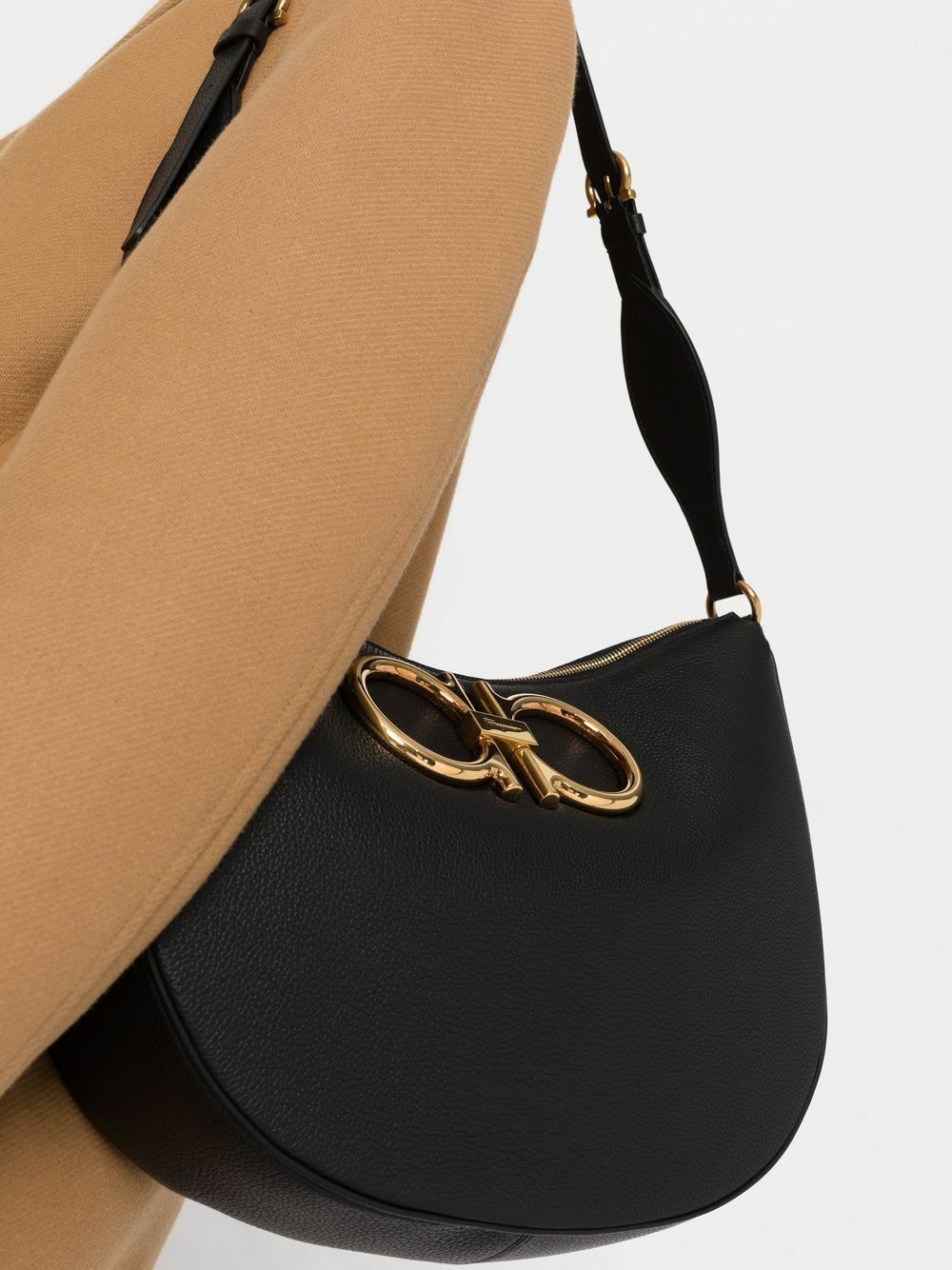 【送料&関税込】Ferragamo Leather Hobo-bag Ferragamo Hobo Leather Shoulder Bag | Black | FARFETCH