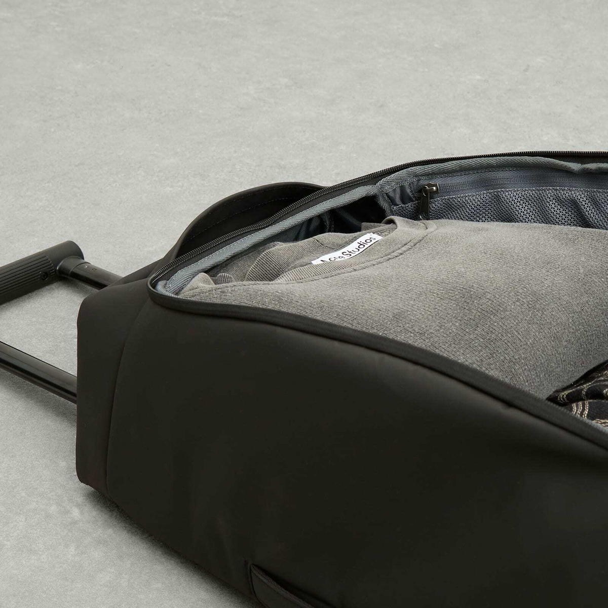 Db Journey Hugger Roller Bag Carry-On - 40L in Black Out 