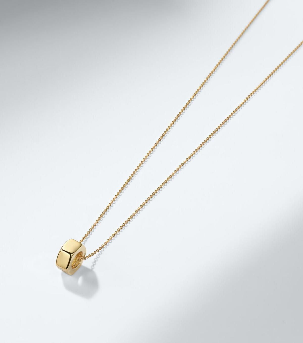 Ileana Makri Nut 18kt gold pendant necklace