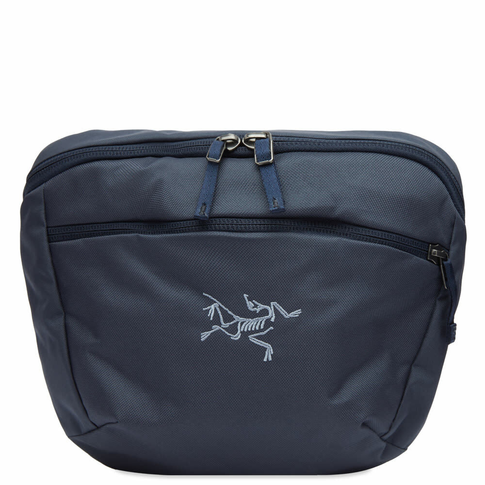 Arc'teryx Men's Mantis 2 Waist Pack in Black Sapphire Arc'teryx