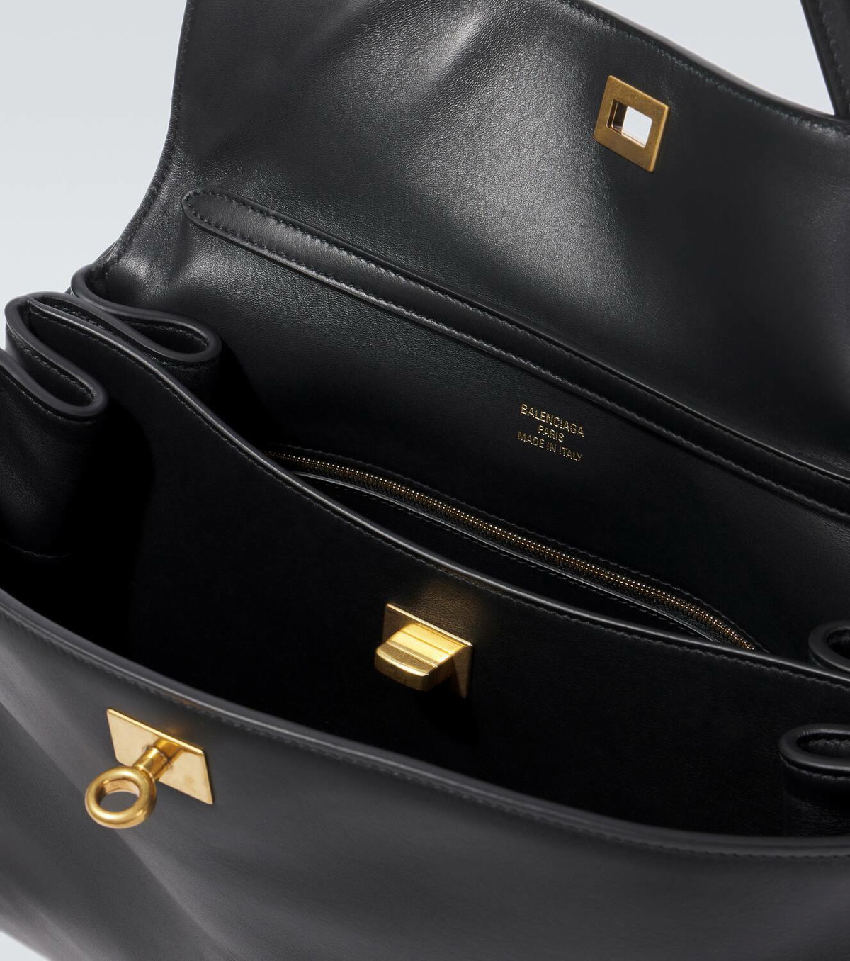 【関税送料無料】BALENCIAGA Medium rodeo bag Women's Rodeo Handbag Medium in Black | Balenciaga US
