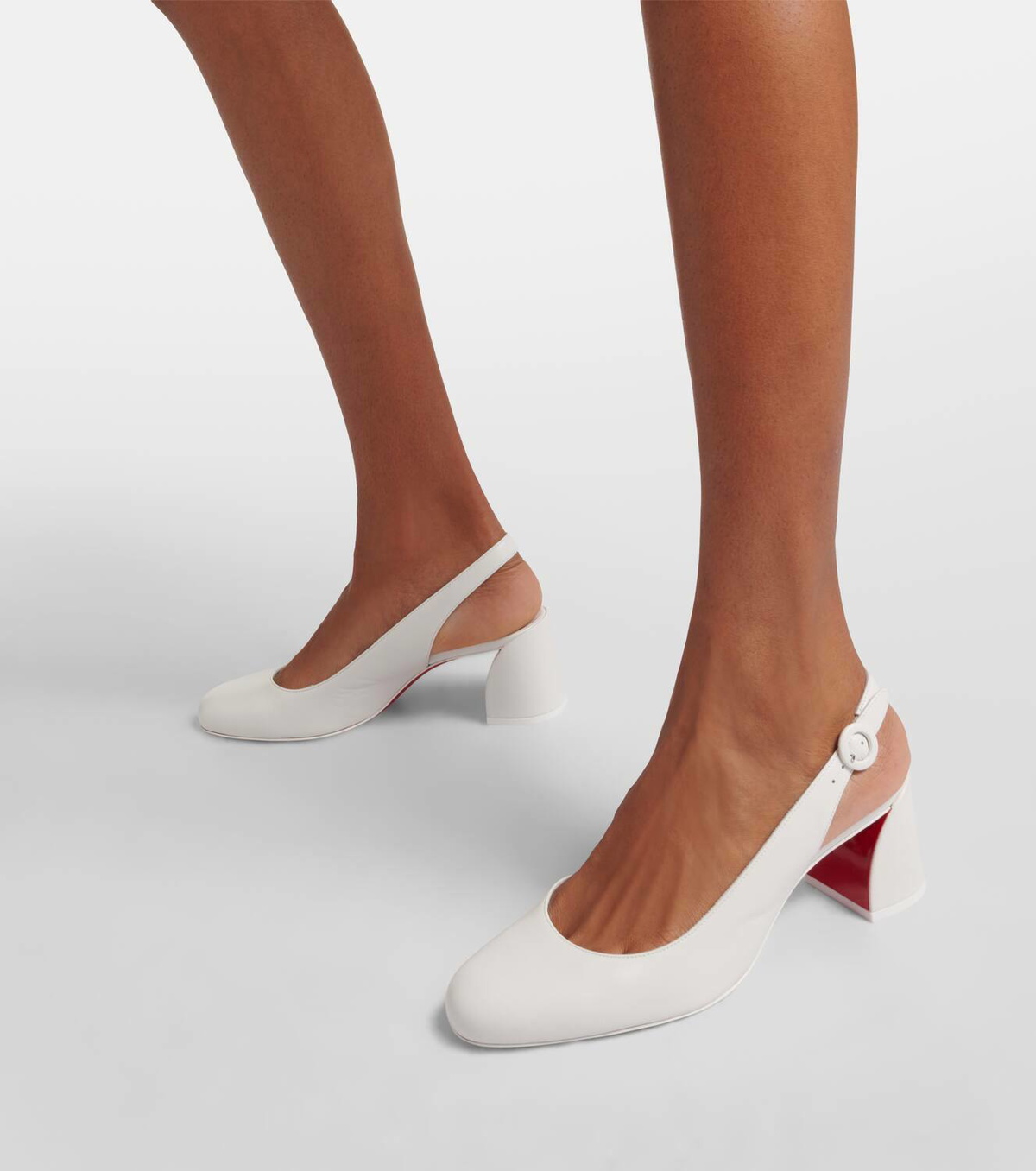 【Christian Louboutin】 So Jane patentレザースリングバックパ So Jane patent leather slingback pumps in white - Christian