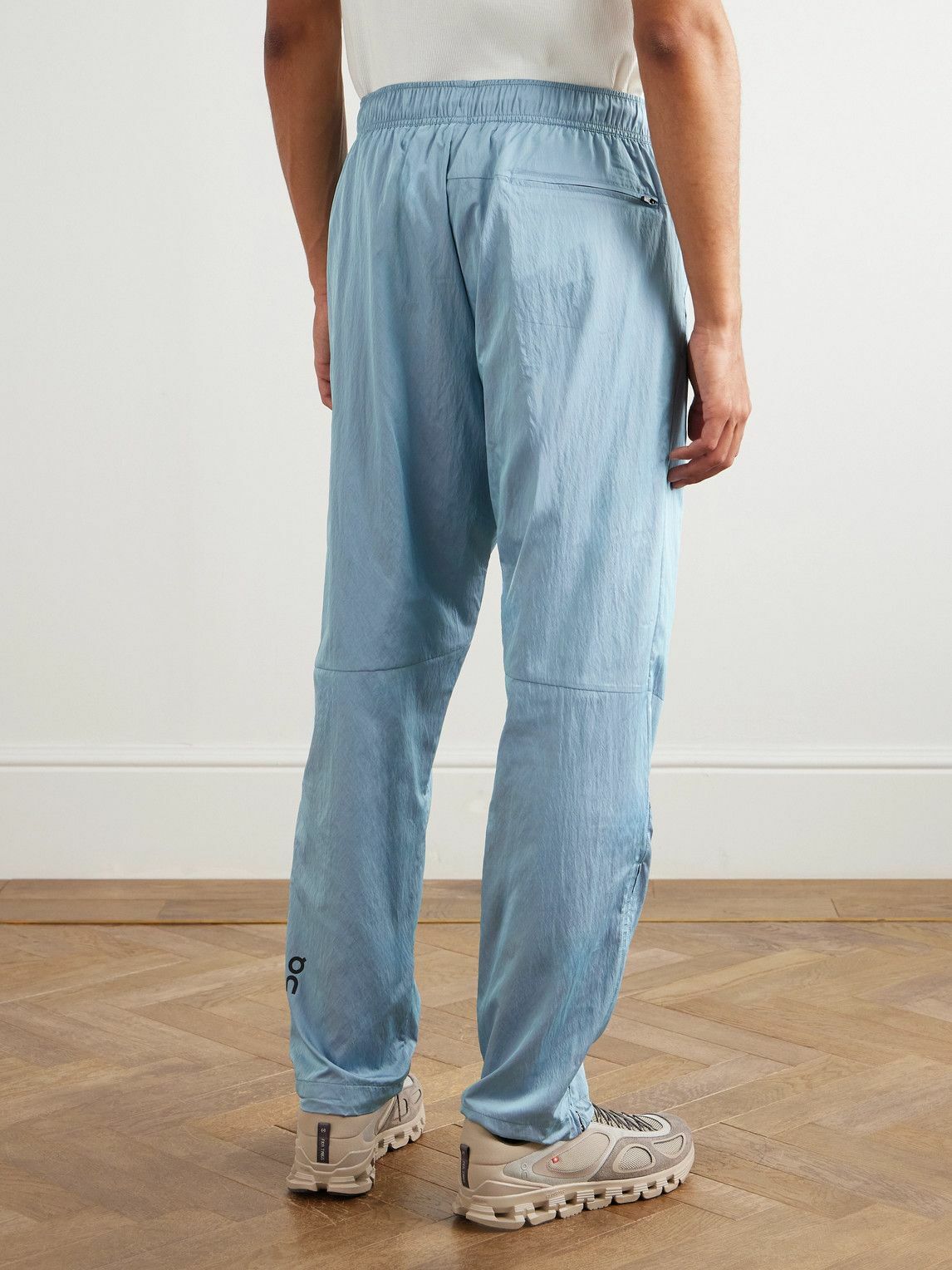 ON - Court Tapered Shell Trousers - Blue